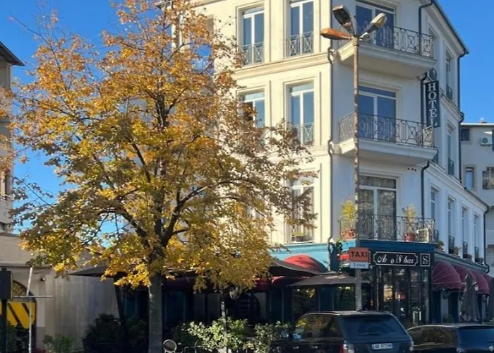 Amo\'S Hotel